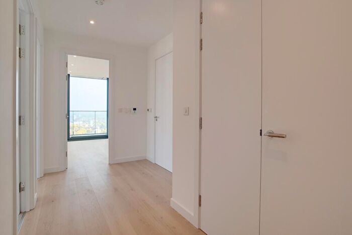1 Bedroom Flat To Rent In Great Eastern Road London, E15