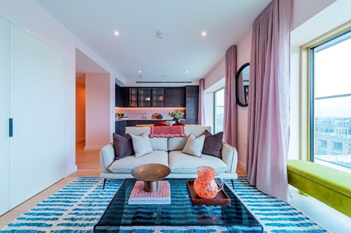 2 Bedroom Apartment For Sale In Starboard Way, London, E16