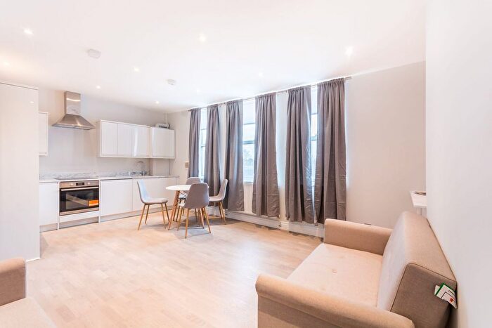 3 Bedroom Flat To Rent In Rectory Road, Hackney, London, N16