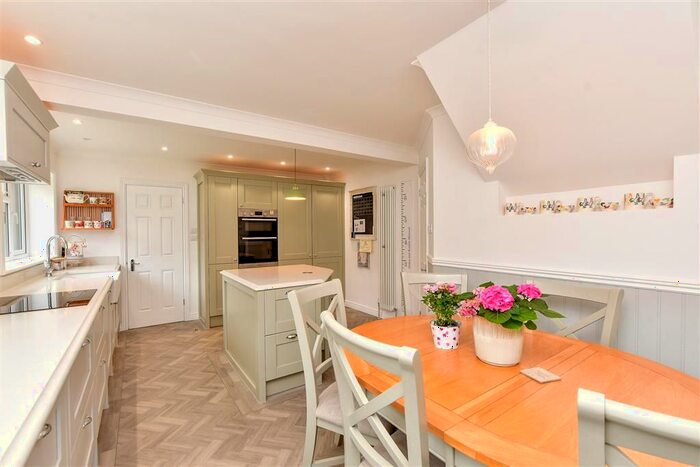 4 Bedroom Detached House For Sale In Rocks Close, East Malling, West Malling, Kent, ME19