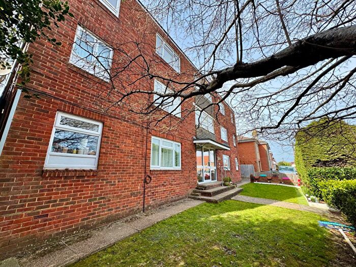 2 Bedroom Flat To Rent In Pound Street, Pound Court, SO18