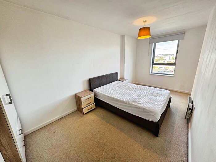 2 Bedroom Flat To Rent In Beringa, Gotts Road, Leeds, West Yorkshire, LS12