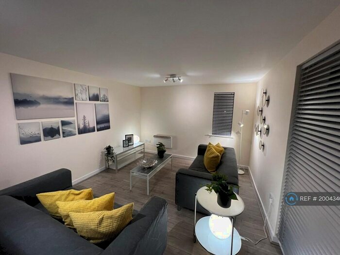 2 Bedroom Flat To Rent In Hulme High Street, Manchester, M15