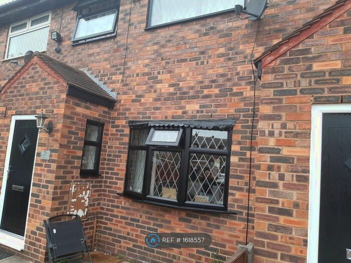 3 Bedroom Semi-Detached House To Rent In St. Andrews Avenue, Droylsden, Manchester, M43