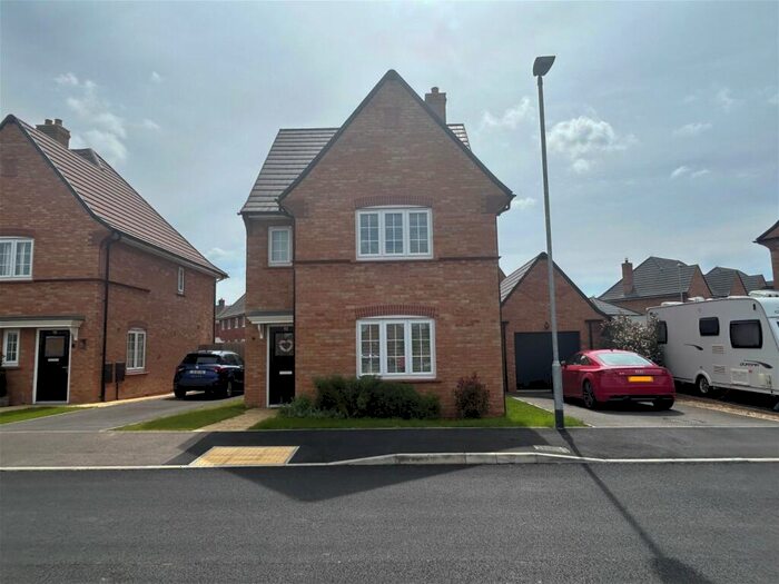 3 Bedroom Detached House To Rent In Stewartby, Bedfordshire, MK43