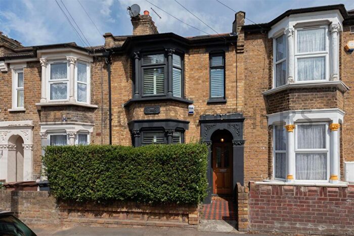 4 Bedroom Terraced House To Rent In Clacton Road, Walthamstow, E17