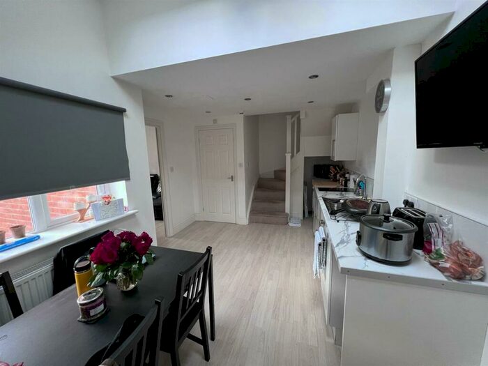 2 Bedroom Cottage To Rent In A Gilesgate, Durham City, DH1