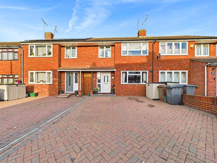 3 Bedroom Terraced House For Sale In Rose Glen, Chelmsford, CM2
