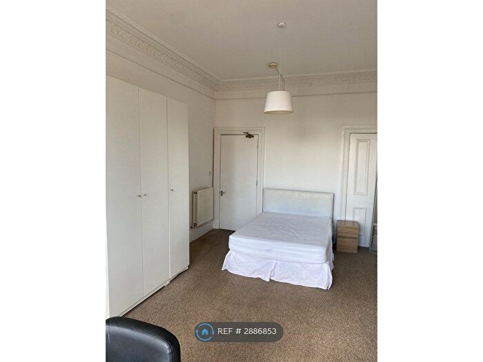 4 Bedroom Flat To Rent In Morningside Road, Edinburgh, EH10