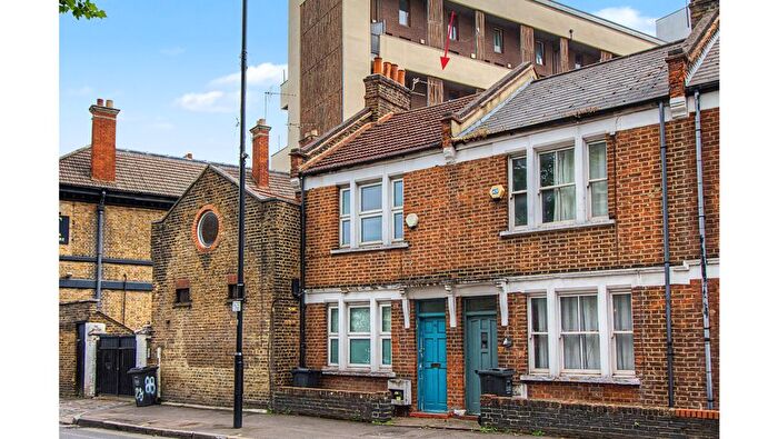 2 Bedroom Property For Sale In Morning Lane, Hackney, London, E9