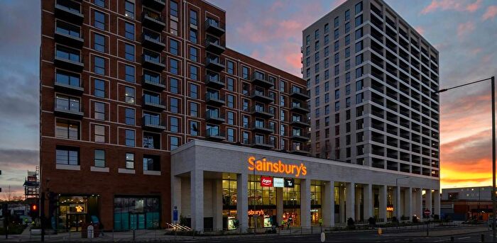 3 Bedroom Flat To Rent In Bower House The Hyde, Hendon, NW9