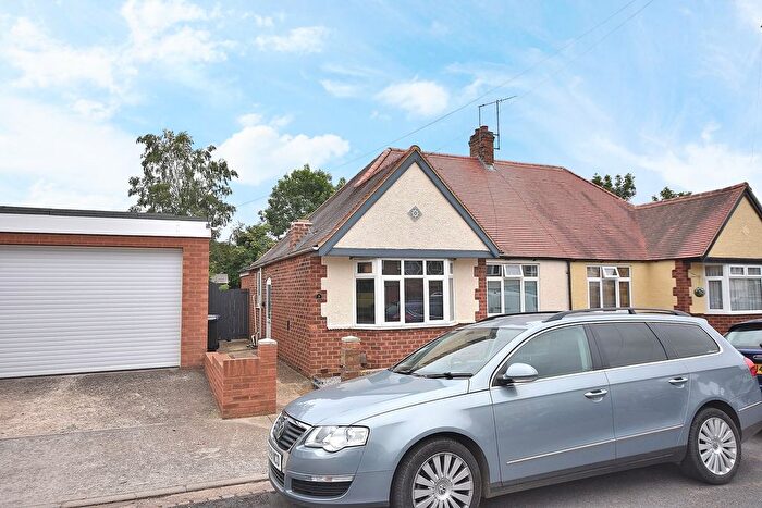 2 Bedroom Bungalow To Rent In Lyncroft Way, Northampton, NN2