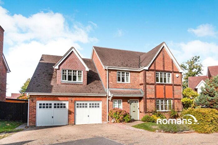 5 Bedroom Detached House For Sale In Heckfield Drive, Fleet, Hampshire, GU51