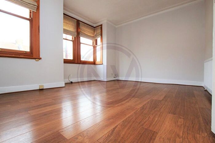 1 Bedroom Flat To Rent In Falmer Road, Enfield, EN1