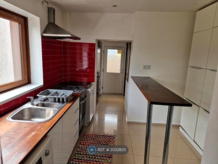 3 Bedroom Semi-Detached House To Rent In Firs Avenue, Alfreton, DE55