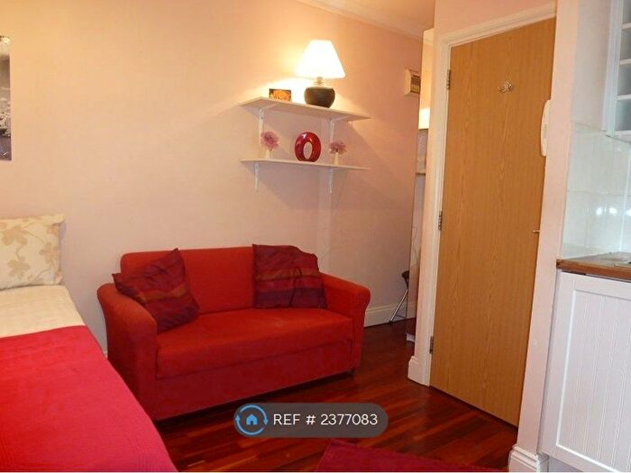 Studio To Rent In Shepherds Bush Road, London, W6