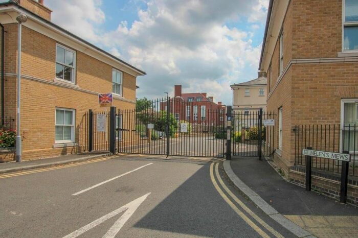 2 Bedroom Flat To Rent In St. Helens Mews, Brentwood, CM14