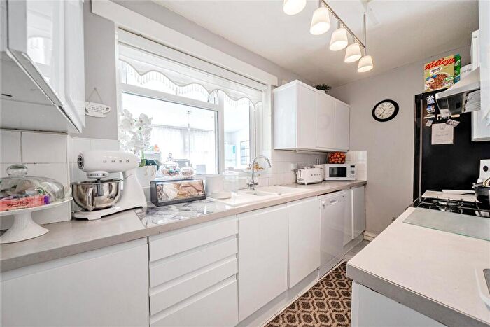 3 Bedroom End Of Terrace House For Sale In Boundfield Road, London, SE6