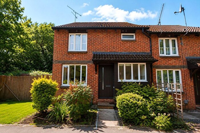 1 Bedroom End Of Terrace House To Rent In Overthorpe Close, Knaphill, Woking, Surrey, GU21