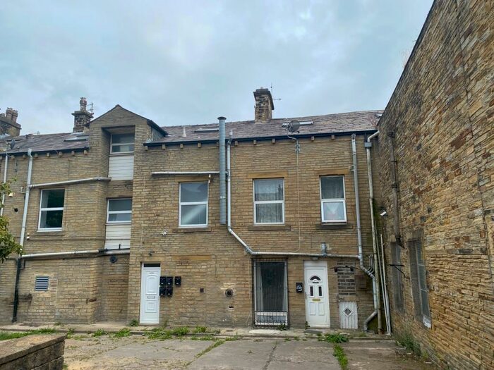 1 Bedroom Apartment To Rent In Shay Lane, Halifax, HX2