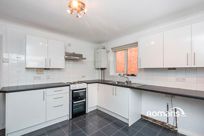 2 Bedroom Flat To Rent In Mytchett Road, Mytchett, GU16