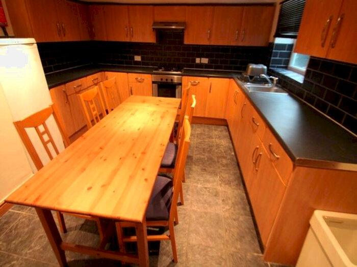 5 Bedroom House To Rent In Burley Road, Leeds, LS4