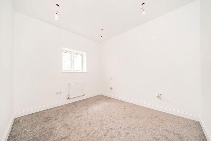 1 Bedroom Flat To Rent In Avoca Road, London, SW17