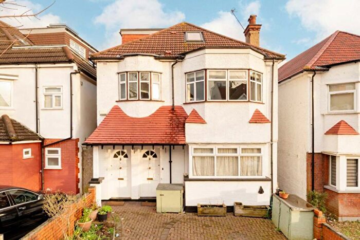 4 Bedroom Flat For Sale In Neeld Crescent, London, NW4