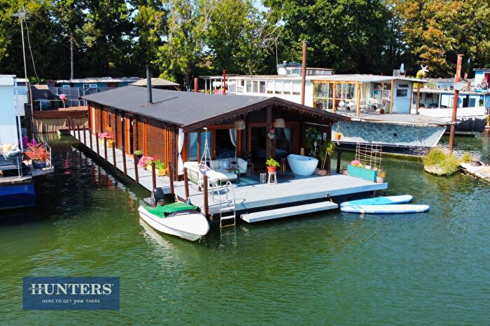 3 Bedroom House Boat For Sale In Pettinger Gardens, Southampton, SO17