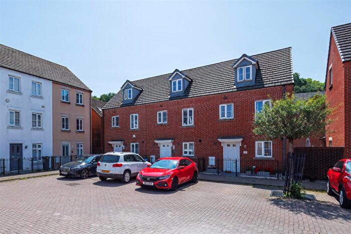3 Bedroom Town House For Sale In Goetre Fawr, Radyr, Cardiff, CF15