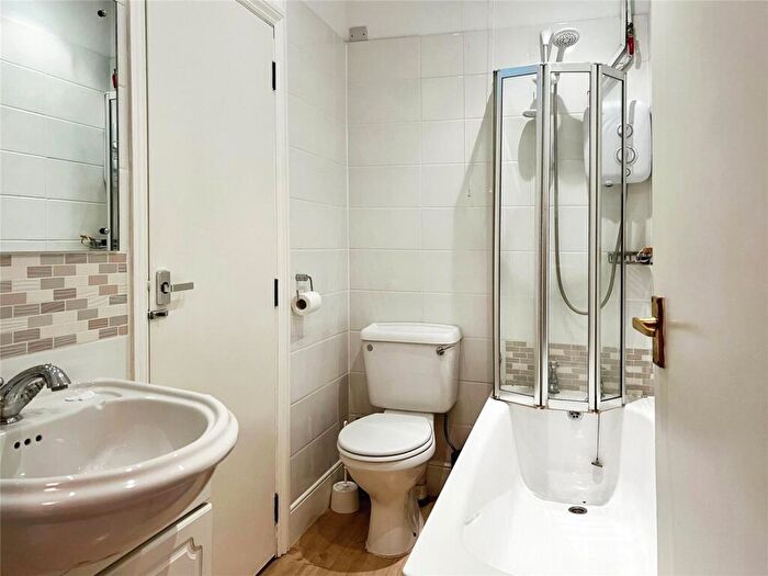 1 Bedroom Flat To Rent In Guilford Avenue, Surbiton, KT5