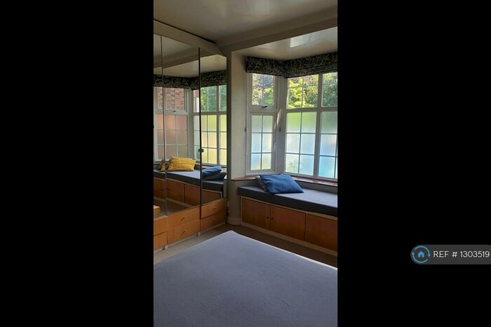 1 Bedroom Flat To Rent In Rutland Court Denmark Hill, London, SE5