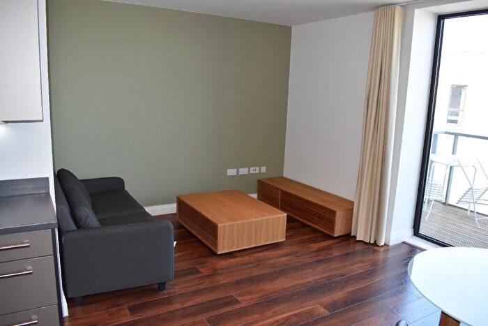 1 Bedroom Apartment To Rent In New Village Avenue, London, E14