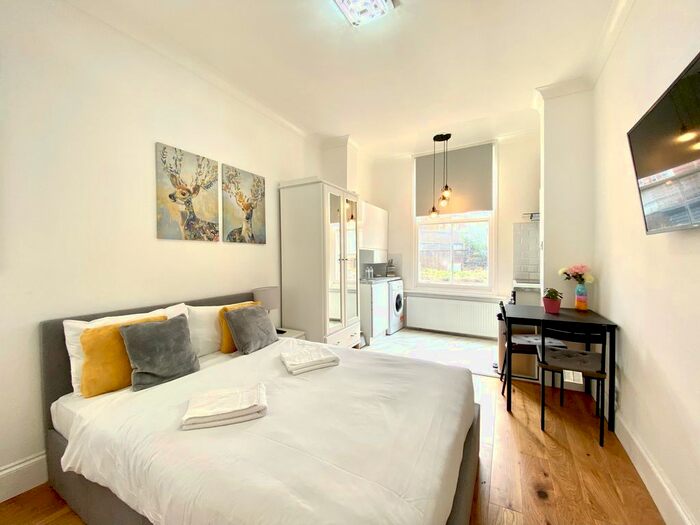 Studio To Rent In Penywern Road, Earls Court, London, SW5