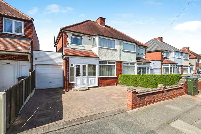 3 Bedroom Detached House For Sale In Bellwood Road, Birmingham, West Midlands, B31