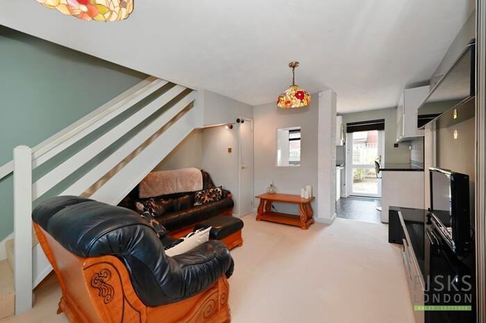 2 Bedroom House To Rent In Fraser Close, Beckton, E6