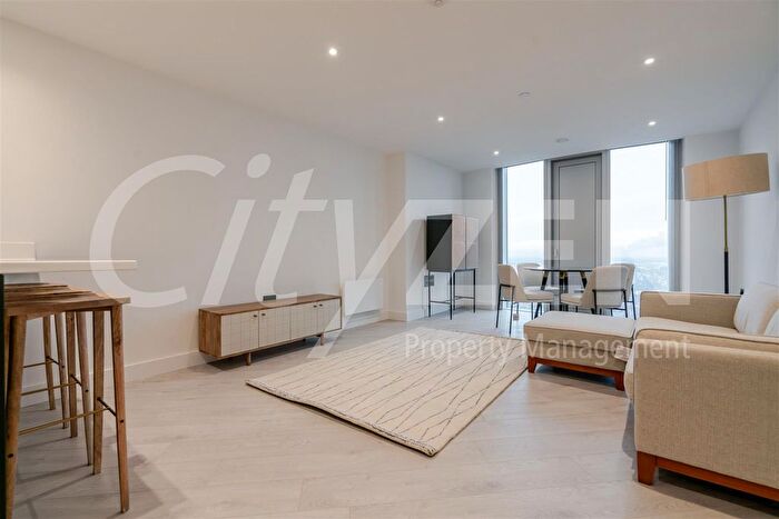 2 Bedroom Flat To Rent In Vista River Gardens, Trinity Way, Manchester, M3