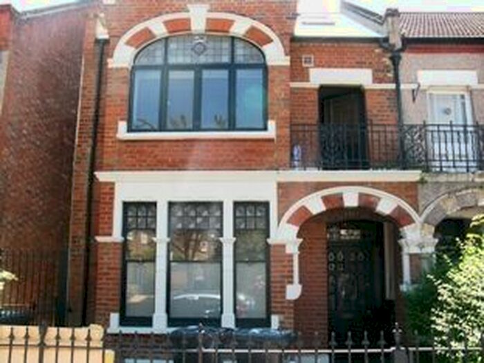 1 Bedroom Flat To Rent In Gleneldon Road, Streatham, SW16
