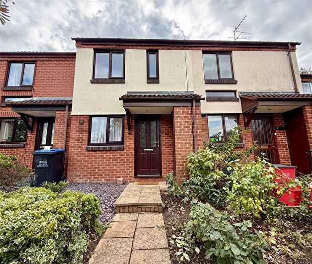 2 Bedroom Terraced House To Rent In Spring Pool, Warwick, CV34