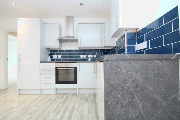 2 Bedroom Flat To Rent In Foxley Lane, Purley, CR8