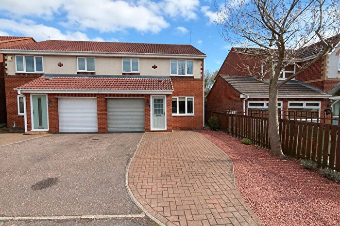 3 Bedroom Semi Detached House For Sale In Leyfield Close, The Downs, Sunderland, SR3