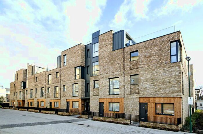 2 Bedroom Flat To Rent In Bristol Walk, Kilburn, London, NW6