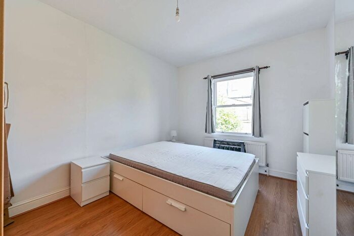 1 Bedroom Flat To Rent In Battersea Park Road, Battersea, London, SW11