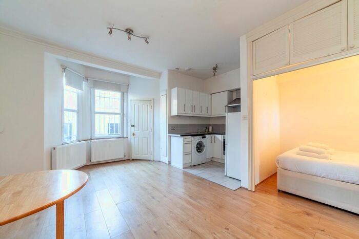 Studio To Rent In Warwick Road, London, SW5