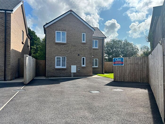 4 Bedroom Detached House For Sale In Llys Nant Glas, Cross Hands, Llanelli., SA14