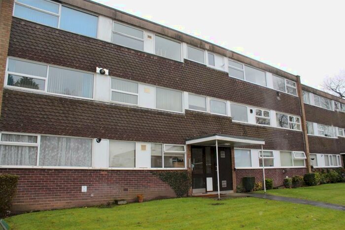 2 Bedroom Flat To Rent In Green Gables, Lichfield Road, Sutton Coldfield, B74
