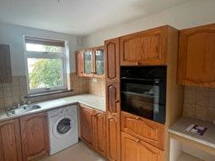 1 Bedroom Flat For Sale In Mayfield Road, Sanderstead, CR2