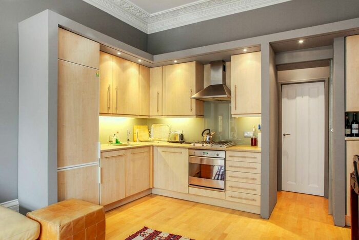 1 Bedroom Flat To Rent In Royal Crescent, Kensington, London, W11