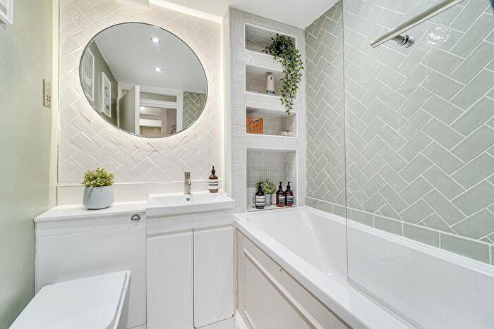 1 Bedroom Apartment For Sale In Forburg Road, Stoke Newington, London, N16