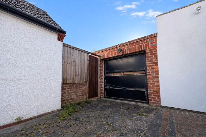 4 Bedroom Semi Detached House For Sale In Burnt Ash Hill, London, SE12